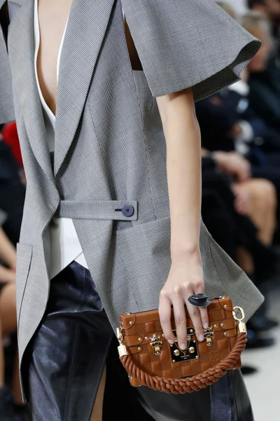 Look 8